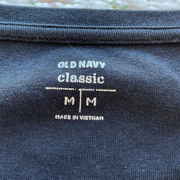 Old Navy classic black t-shirt - Picture 2 of 3